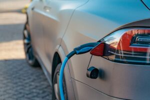 Az elektromos autók otthoni töltése – gyakorlati kérdések