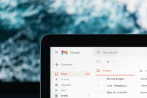 Email mint stresszforrás – hogyan kezeljük hatékonyan?