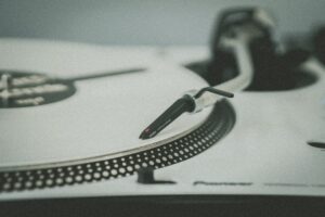 A mozgás közbeni zene – milyen tempó segít?