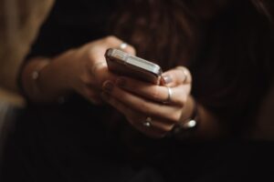 Az online vásárlás pszichológiája – miért veszünk felesleges dolgokat?
