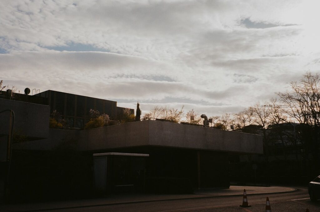 Városi tárgyak fotózása – padok, biciklik, kukák új szerepben